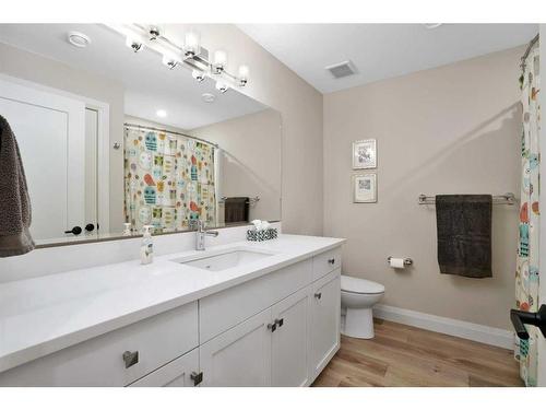 8 Sweetgrass Place, Sylvan Lake, AB - Indoor Photo Showing Bathroom