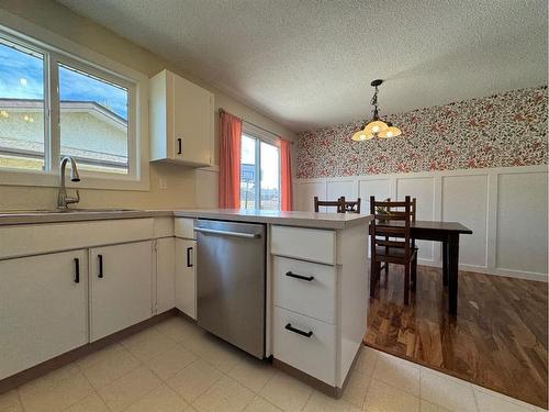 4309 75 Street, Camrose, AB - Indoor Photo Showing Kitchen