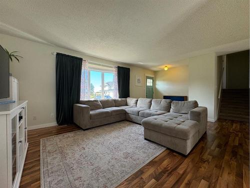 4309 75 Street, Camrose, AB - Indoor Photo Showing Living Room