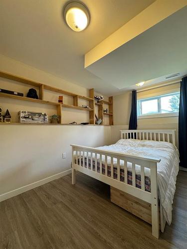 4309 75 Street, Camrose, AB - Indoor Photo Showing Bedroom