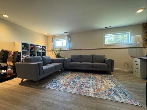 4309 75 Street, Camrose, AB - Indoor Photo Showing Living Room