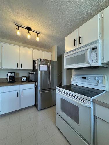 4309 75 Street, Camrose, AB - Indoor Photo Showing Kitchen