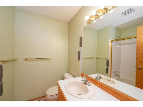 88 Dunham Close, Red Deer, AB - Indoor Photo Showing Bathroom