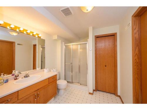 88 Dunham Close, Red Deer, AB - Indoor Photo Showing Bathroom