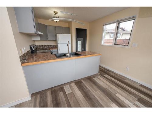 46 Grant Street, Red Deer, AB - Indoor Photo Showing Kitchen