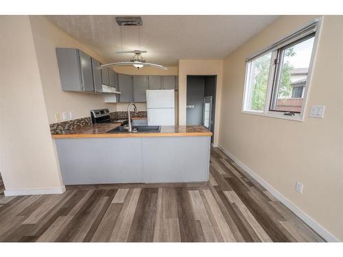 46 Grant Street, Red Deer, AB - Indoor Photo Showing Kitchen