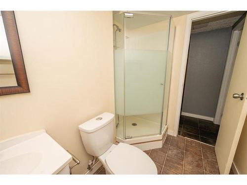 46 Grant Street, Red Deer, AB - Indoor Photo Showing Bathroom