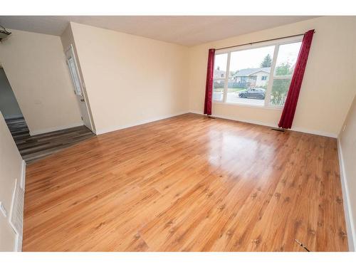 46 Grant Street, Red Deer, AB - Indoor Photo Showing Other Room