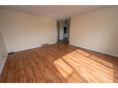 46 Grant Street, Red Deer, AB - Indoor Photo Showing Other Room