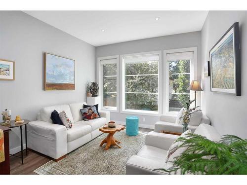 4607 45 Street, Red Deer, AB - Indoor Photo Showing Living Room