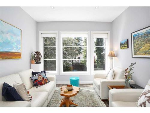 4607 45 Street, Red Deer, AB - Indoor Photo Showing Living Room