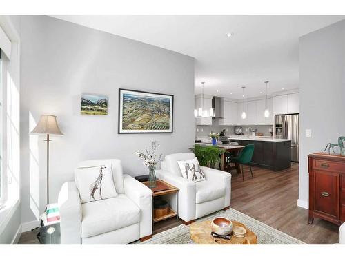 4607 45 Street, Red Deer, AB - Indoor Photo Showing Living Room