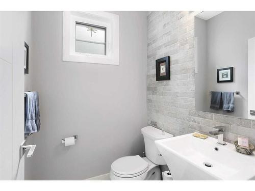 4607 45 Street, Red Deer, AB - Indoor Photo Showing Bathroom