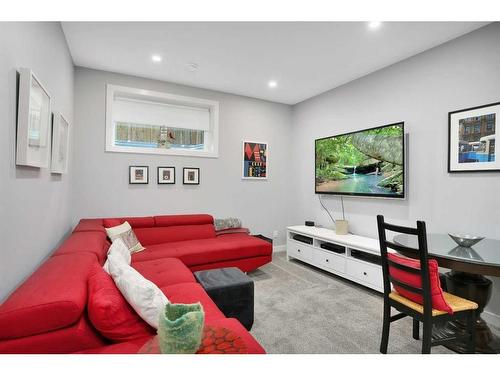 4607 45 Street, Red Deer, AB - Indoor Photo Showing Living Room