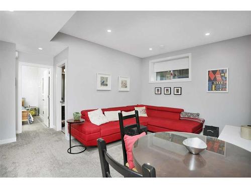 4607 45 Street, Red Deer, AB - Indoor Photo Showing Living Room