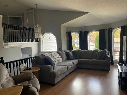 4607 4A Street South, Boyle, AB - Indoor Photo Showing Living Room