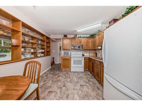 16 Cameron Crescent, Red Deer, AB - Indoor Photo Showing Kitchen