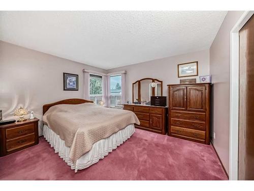 16 Cameron Crescent, Red Deer, AB - Indoor Photo Showing Bedroom