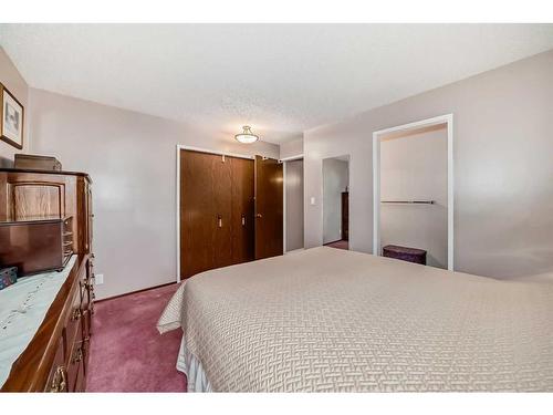 16 Cameron Crescent, Red Deer, AB - Indoor Photo Showing Bedroom