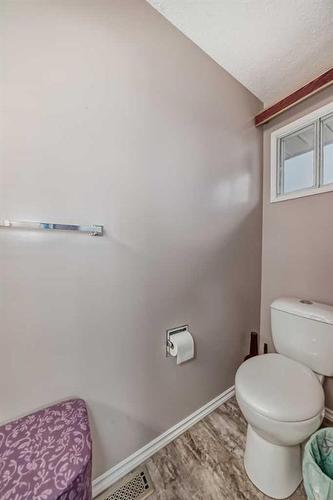 16 Cameron Crescent, Red Deer, AB - Indoor Photo Showing Bathroom