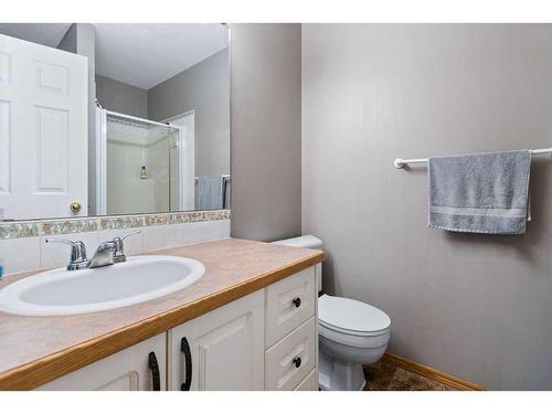 101-5510 Kerry Wood Drive, Red Deer, AB - Indoor Photo Showing Bathroom