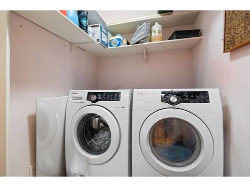 101-5510 Kerry Wood Drive, Red Deer, AB - Indoor Photo Showing Laundry Room