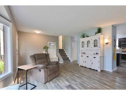 6406 35 Avenue, Camrose, AB - Indoor Photo Showing Living Room