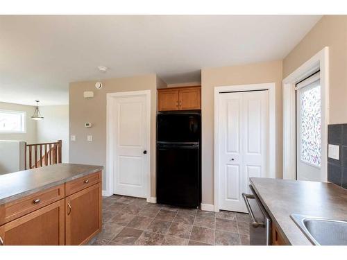 165 Kelloway Crescent, Red Deer, AB - Indoor Photo Showing Kitchen