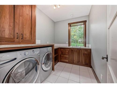 12 Cronquist Close, Red Deer, AB - Indoor Photo Showing Laundry Room