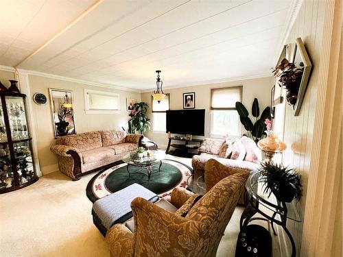 3618 44 Street, Ponoka, AB - Indoor Photo Showing Living Room