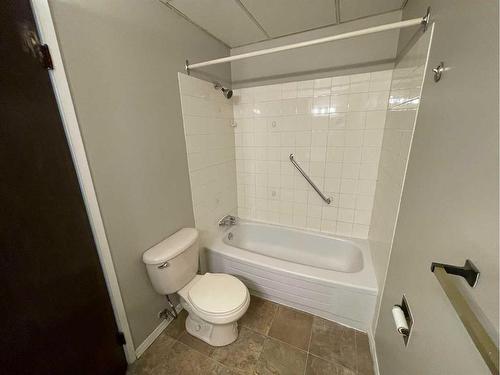 301-4814 46 Street, Red Deer, AB - Indoor Photo Showing Bathroom