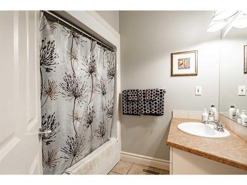 6240 Cronquist Drive, Red Deer, AB - Indoor Photo Showing Bathroom