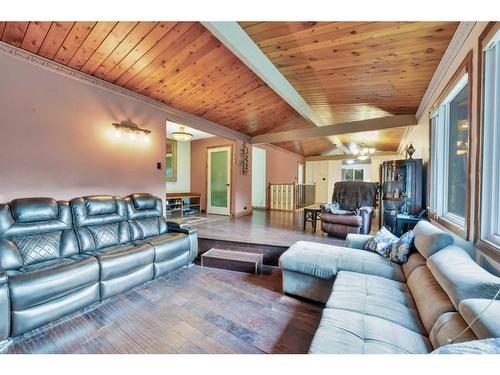 9 Cronquist Close, Red Deer, AB - Indoor Photo Showing Living Room