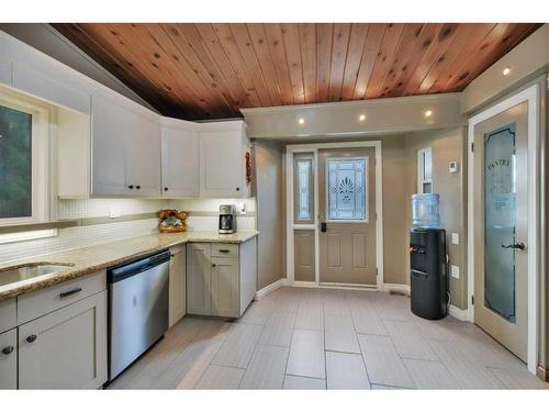 9 Cronquist Close, Red Deer, AB - Indoor Photo Showing Kitchen