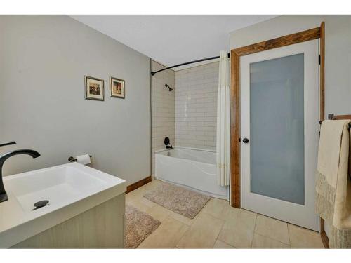 9 Cronquist Close, Red Deer, AB - Indoor Photo Showing Bathroom