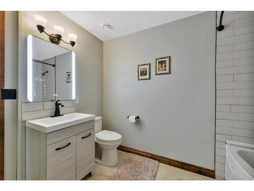 9 Cronquist Close, Red Deer, AB - Indoor Photo Showing Bathroom