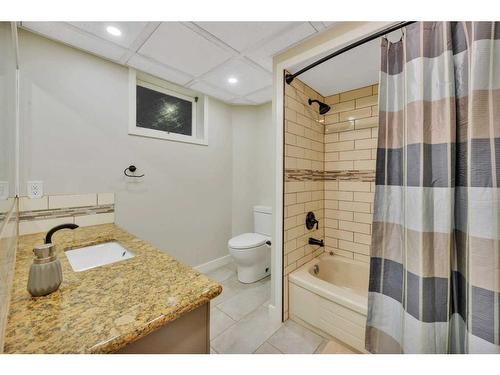 9 Cronquist Close, Red Deer, AB - Indoor Photo Showing Bathroom