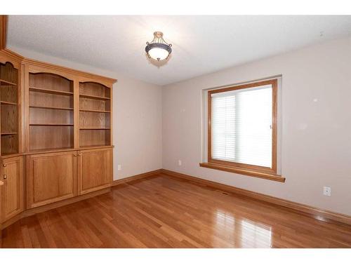 6046 47 Street, Innisfail, AB - Indoor Photo Showing Other Room