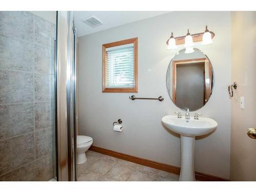 6046 47 Street, Innisfail, AB - Indoor Photo Showing Bathroom