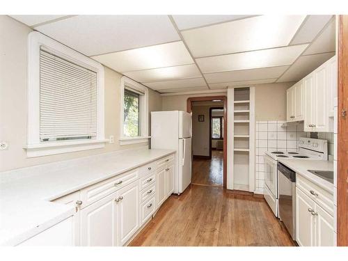 4754 55 Street, Red Deer, AB - Indoor Photo Showing Kitchen