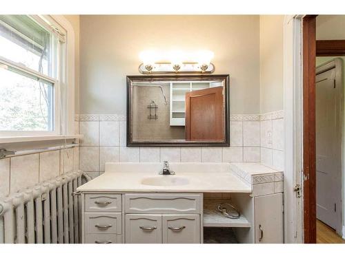 4754 55 Street, Red Deer, AB - Indoor Photo Showing Bathroom