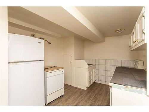 4754 55 Street, Red Deer, AB - Indoor Photo Showing Kitchen