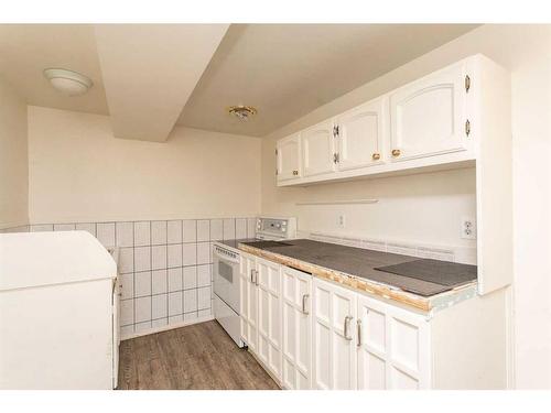 4754 55 Street, Red Deer, AB - Indoor Photo Showing Kitchen