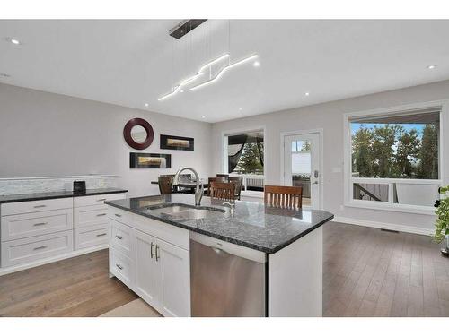 10 Henner'S Outlook, Lacombe, AB - Indoor Photo Showing Kitchen