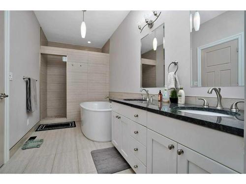 10 Henner'S Outlook, Lacombe, AB - Indoor Photo Showing Bathroom