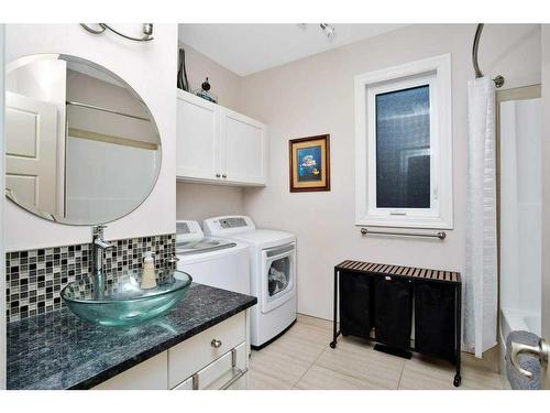 10 Henner'S Outlook, Lacombe, AB - Indoor Photo Showing Laundry Room