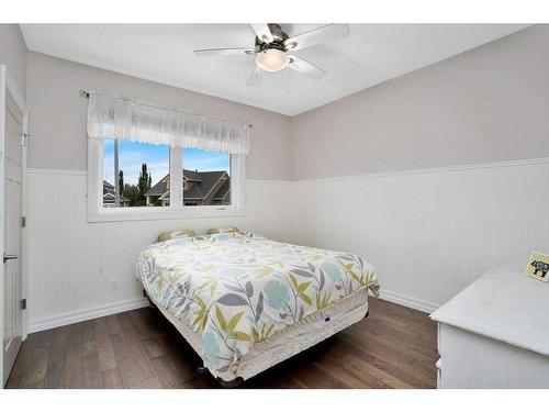 10 Henner'S Outlook, Lacombe, AB - Indoor Photo Showing Bedroom