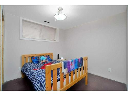 10 Henner'S Outlook, Lacombe, AB - Indoor Photo Showing Bedroom