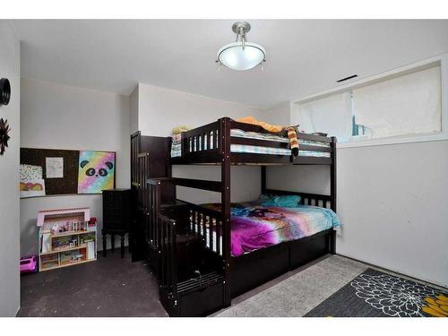 10 Henner'S Outlook, Lacombe, AB - Indoor Photo Showing Bedroom