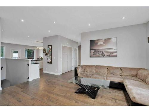 10 Henner'S Outlook, Lacombe, AB - Indoor Photo Showing Living Room